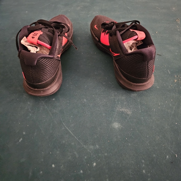 Kyrie flytrap shoes - Picture 4 of 4